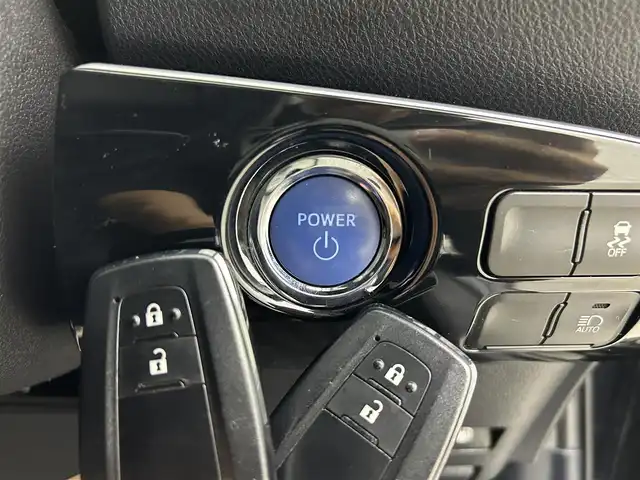 トヨタ プリウス S ツーリングセレクション 群馬県 2020(令2)年 9.5万km アティチュードブラックマイカ 純正９インチナビ　バックカメラ　レーダークルーズコントロール　ＬＥＤ　ＡＨＢ　シートヒーター　純正１７インチＡＷ　ステアリングリモコン　ドライブレコーダー　ＥＴＣ　スマートキー　クリアランスソナー