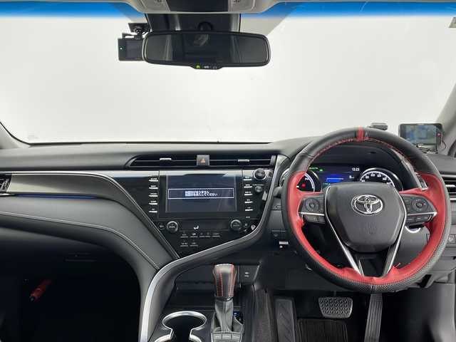 トヨタ カムリ WSレザーパッケージ 長野県 2019(平31)年 6万km プラチナホワイトパールマイカ TRDフルエアロ&マフラー/純正SDナビ&フルセグTV&CD&DVD&USB&BT/トヨタセーフティセンス/アダプティブクルーズコントロール/レーンディパーチャーアラート/プリクラッシュセーフティ/ブラインドスポットモニター/リアクロストラフィックアラート/クリアランスソナー/ヘッドアップディスプレイ/オートマチックハイビーム/先行車発進告知/純正前後ドライブレコーダー/寒冷地仕様/合皮シート/前席パワーシート/前席シートヒーター/ステアリングスイッチ/バックカメラ/ビルトインETC/LEDヘッドライト/フロントフォグランプ/オートライト/電動格納ミラー/ウィンカーミラー/純正18インチAW装着/純正フロアマット/プッシュスタート/スマートキー