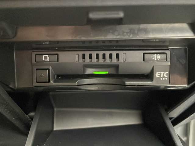 トヨタ カムリ WSレザーパッケージ 長野県 2019(平31)年 6万km プラチナホワイトパールマイカ TRDフルエアロ&マフラー/純正SDナビ&フルセグTV&CD&DVD&USB&BT/トヨタセーフティセンス/アダプティブクルーズコントロール/レーンディパーチャーアラート/プリクラッシュセーフティ/ブラインドスポットモニター/リアクロストラフィックアラート/クリアランスソナー/ヘッドアップディスプレイ/オートマチックハイビーム/先行車発進告知/純正前後ドライブレコーダー/寒冷地仕様/合皮シート/前席パワーシート/前席シートヒーター/ステアリングスイッチ/バックカメラ/ビルトインETC/LEDヘッドライト/フロントフォグランプ/オートライト/電動格納ミラー/ウィンカーミラー/純正18インチAW装着/純正フロアマット/プッシュスタート/スマートキー