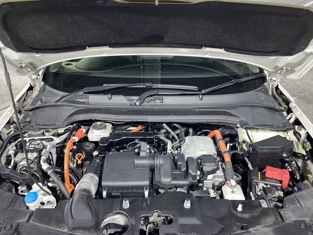 ホンダ ヴェゼル ハイブリッド e:HEV Z 沖縄県 2021(令3)年 3.2万km プラチナホワイトパール ワンオーナー/禁煙車　/純正9インチホンダコネクトナビ/（フルセグTV Bluetooth Apple CarPlay）/ホンダセンシング/・衝突被害軽減ブレーキ/・アダプティブクルーズコントロール/・車線逸脱警報機能/BSM（ブラインドスポットモニター）/バックカメラ/置くだけ充電/前後ドライブレコーダー/ETC2.0/ダウンヒルアシスト/ハーフレザーシート/シートヒーター