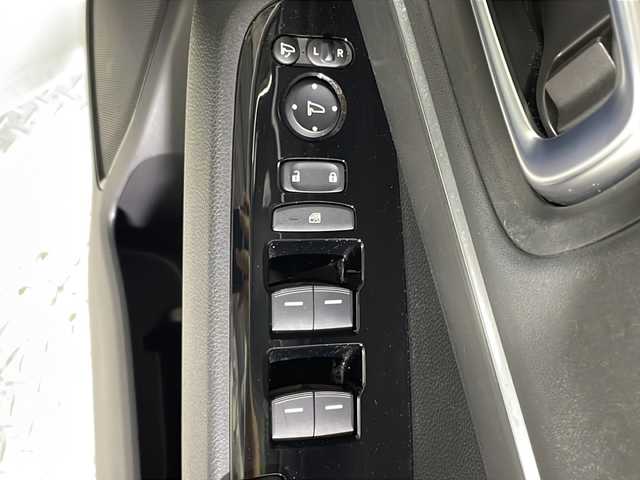 ホンダ ヴェゼル ハイブリッド e:HEV Z 沖縄県 2021(令3)年 3.2万km プラチナホワイトパール ワンオーナー/禁煙車　/純正9インチホンダコネクトナビ/（フルセグTV Bluetooth Apple CarPlay）/ホンダセンシング/・衝突被害軽減ブレーキ/・アダプティブクルーズコントロール/・車線逸脱警報機能/BSM（ブラインドスポットモニター）/バックカメラ/置くだけ充電/前後ドライブレコーダー/ETC2.0/ダウンヒルアシスト/ハーフレザーシート/シートヒーター