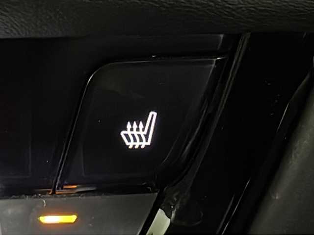 ホンダ ヴェゼル ハイブリッド e:HEV Z 沖縄県 2021(令3)年 3.2万km プラチナホワイトパール ワンオーナー/禁煙車　/純正9インチホンダコネクトナビ/（フルセグTV Bluetooth Apple CarPlay）/ホンダセンシング/・衝突被害軽減ブレーキ/・アダプティブクルーズコントロール/・車線逸脱警報機能/BSM（ブラインドスポットモニター）/バックカメラ/置くだけ充電/前後ドライブレコーダー/ETC2.0/ダウンヒルアシスト/ハーフレザーシート/シートヒーター