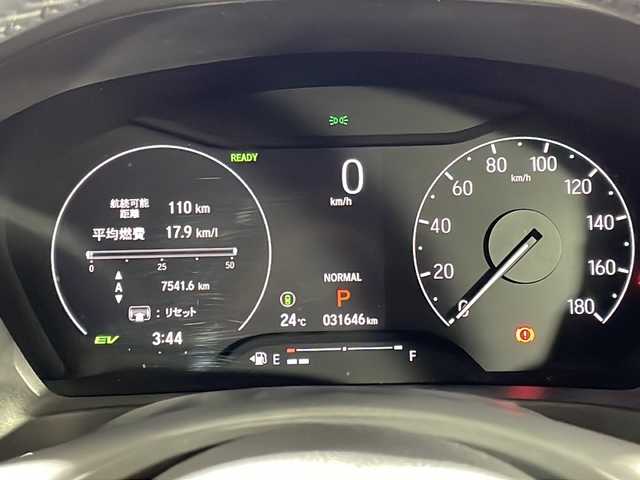 ホンダ ヴェゼル ハイブリッド e:HEV Z 沖縄県 2021(令3)年 3.2万km プラチナホワイトパール ワンオーナー/禁煙車　/純正9インチホンダコネクトナビ/（フルセグTV Bluetooth Apple CarPlay）/ホンダセンシング/・衝突被害軽減ブレーキ/・アダプティブクルーズコントロール/・車線逸脱警報機能/BSM（ブラインドスポットモニター）/バックカメラ/置くだけ充電/前後ドライブレコーダー/ETC2.0/ダウンヒルアシスト/ハーフレザーシート/シートヒーター