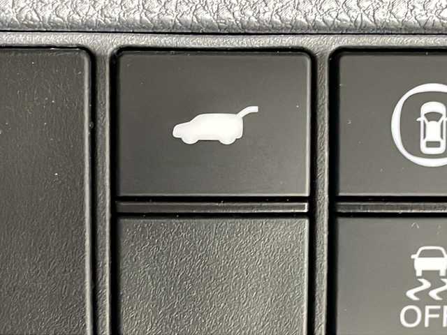 ホンダ ヴェゼル ハイブリッド e:HEV Z 沖縄県 2021(令3)年 3.2万km プラチナホワイトパール ワンオーナー/禁煙車　/純正9インチホンダコネクトナビ/（フルセグTV Bluetooth Apple CarPlay）/ホンダセンシング/・衝突被害軽減ブレーキ/・アダプティブクルーズコントロール/・車線逸脱警報機能/BSM（ブラインドスポットモニター）/バックカメラ/置くだけ充電/前後ドライブレコーダー/ETC2.0/ダウンヒルアシスト/ハーフレザーシート/シートヒーター