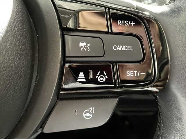 ホンダ ヴェゼル ハイブリッド e:HEV Z 沖縄県 2021(令3)年 3.2万km プラチナホワイトパール ワンオーナー/禁煙車　/純正9インチホンダコネクトナビ/（フルセグTV Bluetooth Apple CarPlay）/ホンダセンシング/・衝突被害軽減ブレーキ/・アダプティブクルーズコントロール/・車線逸脱警報機能/BSM（ブラインドスポットモニター）/バックカメラ/置くだけ充電/前後ドライブレコーダー/ETC2.0/ダウンヒルアシスト/ハーフレザーシート/シートヒーター