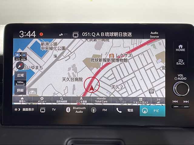 ホンダ ヴェゼル ハイブリッド e:HEV Z 沖縄県 2021(令3)年 3.2万km プラチナホワイトパール ワンオーナー/禁煙車　/純正9インチホンダコネクトナビ/（フルセグTV Bluetooth Apple CarPlay）/ホンダセンシング/・衝突被害軽減ブレーキ/・アダプティブクルーズコントロール/・車線逸脱警報機能/BSM（ブラインドスポットモニター）/バックカメラ/置くだけ充電/前後ドライブレコーダー/ETC2.0/ダウンヒルアシスト/ハーフレザーシート/シートヒーター