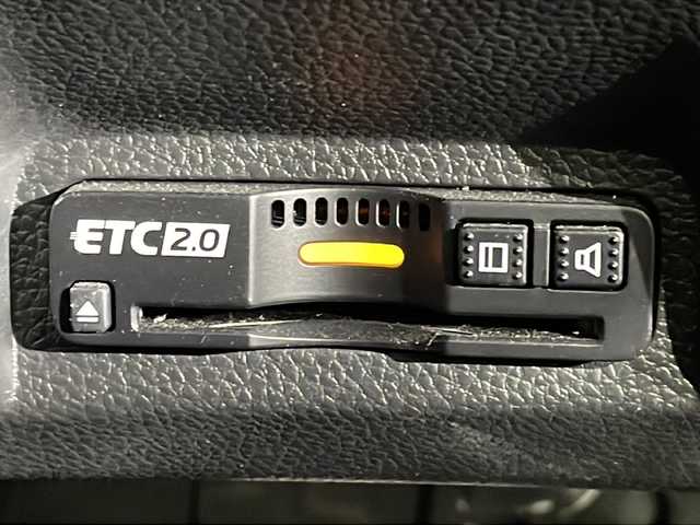 ホンダ ヴェゼル ハイブリッド e:HEV Z 沖縄県 2021(令3)年 3.2万km プラチナホワイトパール ワンオーナー/禁煙車　/純正9インチホンダコネクトナビ/（フルセグTV Bluetooth Apple CarPlay）/ホンダセンシング/・衝突被害軽減ブレーキ/・アダプティブクルーズコントロール/・車線逸脱警報機能/BSM（ブラインドスポットモニター）/バックカメラ/置くだけ充電/前後ドライブレコーダー/ETC2.0/ダウンヒルアシスト/ハーフレザーシート/シートヒーター