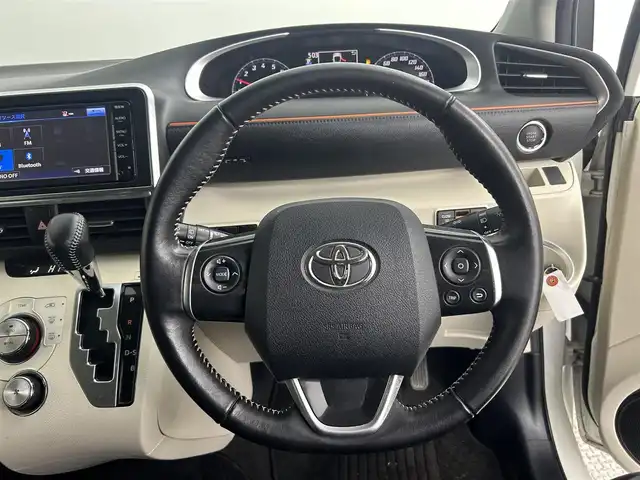 トヨタ シエンタ G 道央・札幌 2015(平27)年 5.3万km ホワイトパールクリスタルシャイン ・４WD/・寒冷地仕様/・純正ＳＤナビゲーション/　ＣＤ／ＤＶＤ／ＳＤ／ワンセグ／ＢＴ/・両側パワースライドドア/・バックカメラ/・ＬＥＤヘッドライト/・オートライト/・フロントフォグランプ/・横滑り防止装置/・純正ＡＷ１５インチ/・純正フロアマット/・スマートキー/・プッシュスタート/・スペアキー１本/・ワイパーデアイサー/・ウォークスルー/・チップアップシート/・ドアバイザー/・ステアリングスイッチ/・社外AW15インチ冬タイヤ積込（185/60/15）/・取説有