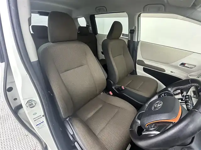 トヨタ シエンタ G 道央・札幌 2015(平27)年 5.3万km ホワイトパールクリスタルシャイン ・４WD/・寒冷地仕様/・純正ＳＤナビゲーション/　ＣＤ／ＤＶＤ／ＳＤ／ワンセグ／ＢＴ/・両側パワースライドドア/・バックカメラ/・ＬＥＤヘッドライト/・オートライト/・フロントフォグランプ/・横滑り防止装置/・純正ＡＷ１５インチ/・純正フロアマット/・スマートキー/・プッシュスタート/・スペアキー１本/・ワイパーデアイサー/・ウォークスルー/・チップアップシート/・ドアバイザー/・ステアリングスイッチ/・社外AW15インチ冬タイヤ積込（185/60/15）/・取説有