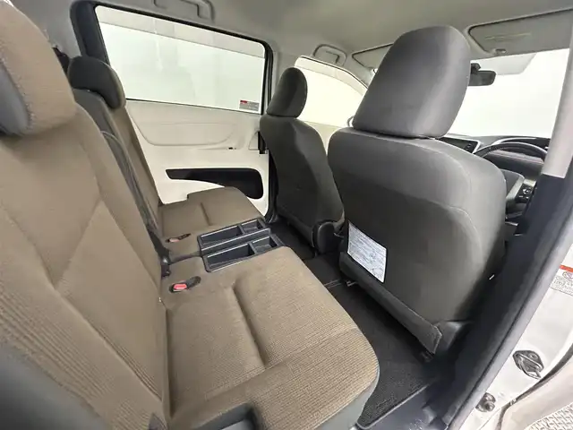 トヨタ シエンタ G 道央・札幌 2015(平27)年 5.3万km ホワイトパールクリスタルシャイン ・４WD/・寒冷地仕様/・純正ＳＤナビゲーション/　ＣＤ／ＤＶＤ／ＳＤ／ワンセグ／ＢＴ/・両側パワースライドドア/・バックカメラ/・ＬＥＤヘッドライト/・オートライト/・フロントフォグランプ/・横滑り防止装置/・純正ＡＷ１５インチ/・純正フロアマット/・スマートキー/・プッシュスタート/・スペアキー１本/・ワイパーデアイサー/・ウォークスルー/・チップアップシート/・ドアバイザー/・ステアリングスイッチ/・社外AW15インチ冬タイヤ積込（185/60/15）/・取説有