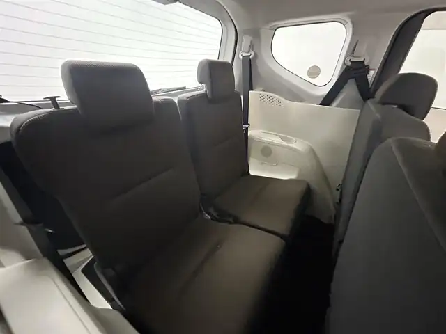 トヨタ シエンタ G 道央・札幌 2015(平27)年 5.3万km ホワイトパールクリスタルシャイン ・４WD/・寒冷地仕様/・純正ＳＤナビゲーション/　ＣＤ／ＤＶＤ／ＳＤ／ワンセグ／ＢＴ/・両側パワースライドドア/・バックカメラ/・ＬＥＤヘッドライト/・オートライト/・フロントフォグランプ/・横滑り防止装置/・純正ＡＷ１５インチ/・純正フロアマット/・スマートキー/・プッシュスタート/・スペアキー１本/・ワイパーデアイサー/・ウォークスルー/・チップアップシート/・ドアバイザー/・ステアリングスイッチ/・社外AW15インチ冬タイヤ積込（185/60/15）/・取説有