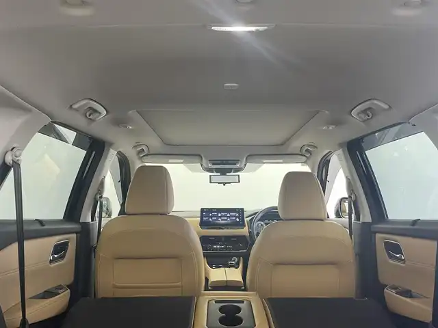 日産 エクストレイル G e－4ORCE 群馬県 2024(令6)年 0.6万km ダイヤモンドブラック サンルーフ　純正１２．３型ナビ　全周囲カメラ　プロパイロット　デジタルインナーミラー　全席シートヒーター　パワーバックドア　ＥＴＣ２．０　レザーシート　衝突被害軽減ブレーキ　レーンアシスト　禁煙