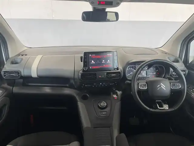 シトロエン シトロエン ベルランゴ シャイン 静岡県 2021(令3)年 3.2万km ブランバンキーズ マルチＰルーフ　/ＣａｒＰｌａｙ対応　/Ｆ／Ｓ／Ｒバックソナー　/ＬＫＡ　/ＢＳＭ　/ＲＣＴＡ　/クルコン　/アクティブＳＦＴブレーキ　/スマートフォンワイヤレスチャージャー　/パドルシフト　/ホワイトアクセント入シート