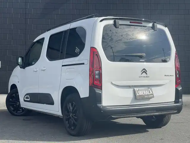 シトロエン シトロエン ベルランゴ シャイン 静岡県 2021(令3)年 3.2万km ブランバンキーズ マルチＰルーフ　/ＣａｒＰｌａｙ対応　/Ｆ／Ｓ／Ｒバックソナー　/ＬＫＡ　/ＢＳＭ　/ＲＣＴＡ　/クルコン　/アクティブＳＦＴブレーキ　/スマートフォンワイヤレスチャージャー　/パドルシフト　/ホワイトアクセント入シート