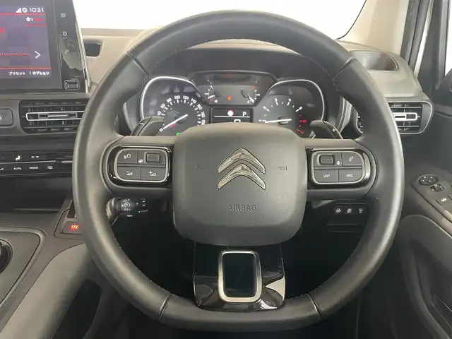 シトロエン シトロエン ベルランゴ シャイン 静岡県 2021(令3)年 3.2万km ブランバンキーズ マルチＰルーフ　/ＣａｒＰｌａｙ対応　/Ｆ／Ｓ／Ｒバックソナー　/ＬＫＡ　/ＢＳＭ　/ＲＣＴＡ　/クルコン　/アクティブＳＦＴブレーキ　/スマートフォンワイヤレスチャージャー　/パドルシフト　/ホワイトアクセント入シート