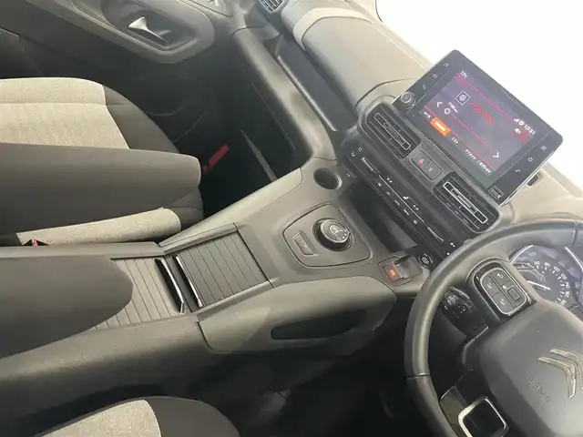 シトロエン シトロエン ベルランゴ シャイン 静岡県 2021(令3)年 3.2万km ブランバンキーズ マルチＰルーフ　/ＣａｒＰｌａｙ対応　/Ｆ／Ｓ／Ｒバックソナー　/ＬＫＡ　/ＢＳＭ　/ＲＣＴＡ　/クルコン　/アクティブＳＦＴブレーキ　/スマートフォンワイヤレスチャージャー　/パドルシフト　/ホワイトアクセント入シート