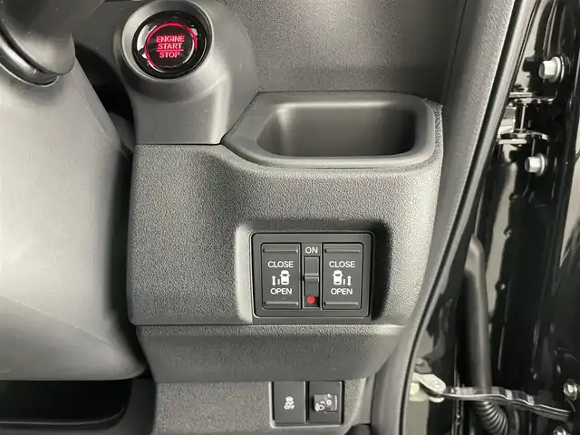 ホンダ Ｎ ＢＯＸ カスタム ターボ 愛知県 2024(令6)年 0.4万km クリスタルブラックパール 純正９型ナビ　シートヒーター　両側パワスラ　バックカメラ　フルセグＴＶ　追従クルコン　ＥＴＣ　ホンダセンシング　パドルシフト　黒ハーフレザー　コーナーセンサー　衝突軽減　ＬＥＤライト　ＵＳＢ接続　禁煙　オートハイビーム　車線逸脱　純正フロアマット　純正１５インチAW　プッシュスタート　スマートキー