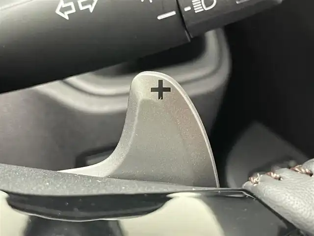 ホンダ Ｎ ＢＯＸ カスタム ターボ 愛知県 2024(令6)年 0.4万km クリスタルブラックパール 純正９型ナビ　シートヒーター　両側パワスラ　バックカメラ　フルセグＴＶ　追従クルコン　ＥＴＣ　ホンダセンシング　パドルシフト　黒ハーフレザー　コーナーセンサー　衝突軽減　ＬＥＤライト　ＵＳＢ接続　禁煙　オートハイビーム　車線逸脱　純正フロアマット　純正１５インチAW　プッシュスタート　スマートキー