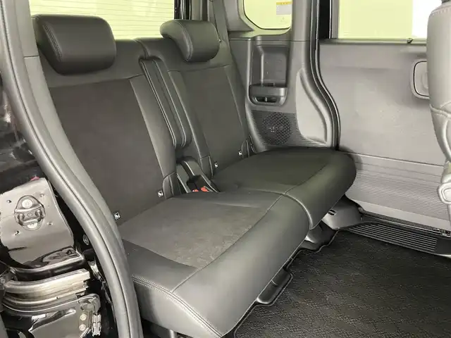 ホンダ Ｎ ＢＯＸ カスタム ターボ 愛知県 2024(令6)年 0.4万km クリスタルブラックパール 純正９型ナビ　シートヒーター　両側パワスラ　バックカメラ　フルセグＴＶ　追従クルコン　ＥＴＣ　ホンダセンシング　パドルシフト　黒ハーフレザー　コーナーセンサー　衝突軽減　ＬＥＤライト　ＵＳＢ接続　禁煙　オートハイビーム　車線逸脱　純正フロアマット　純正１５インチAW　プッシュスタート　スマートキー