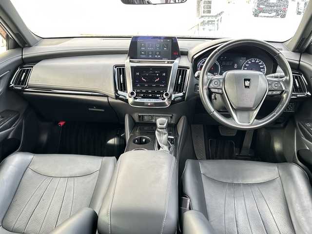 トヨタ クラウン ハイブリッド S Cパッケージ Four 道北・旭川 2019(令1)年 7.5万km プレシャスブラックパール /寒冷地仕様//4WD//禁煙車//純正ナビ/CD/DVD/SD/BT/USB/AUX/フルセグ//バックカメラ//レザーシート//シートヒーター//エアシート//前席パワーシート//トヨタセーフティセンス/PCS/BSM/RCTA//ドライブレコーダー//ミラーヒーター//フロントデアイサー//ハンドルヒーター//革巻きステアリング//ステアリングスイッチ//ビルトインETC2.0//パドルシフト//オートライト//LEDヘッドライト//フォグランプ//純正エンジンスターター//AC100V//ミラーウィンカー//保証書