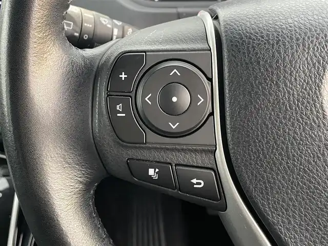 トヨタ ヴォクシー ZS 滋賀県 2017(平29)年 6.9万km ブラック 社外SDナビ/・AM/FM/・CD/DVD/・SD/USB/・Bluetooth/・フルセグTV/バックカメラ/ステアリングスイッチ/革巻きステアリング/USB充電/クルーズコントロール/前方ドライブレコーダー/プリクラッシュセーフティ/レーンディパーチャーアラート/先行車発進告知/オートハイビーム/ETC/オートヘッドライト/LEDヘッドライト/フォグランプ/オートリトラミラー/シートリフター/ドアバイザー/フロアマット/スマートキー×2