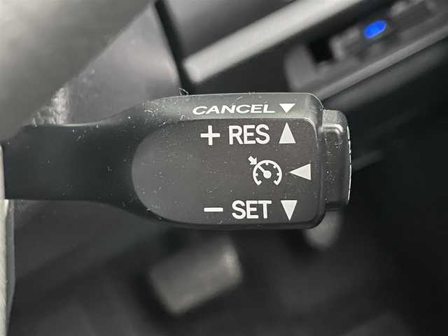 トヨタ ヴォクシー ZS 滋賀県 2017(平29)年 6.9万km ブラック 社外SDナビ/・AM/FM/・CD/DVD/・SD/USB/・Bluetooth/・フルセグTV/バックカメラ/ステアリングスイッチ/革巻きステアリング/USB充電/クルーズコントロール/前方ドライブレコーダー/プリクラッシュセーフティ/レーンディパーチャーアラート/先行車発進告知/オートハイビーム/ETC/オートヘッドライト/LEDヘッドライト/フォグランプ/オートリトラミラー/シートリフター/ドアバイザー/フロアマット/スマートキー×2