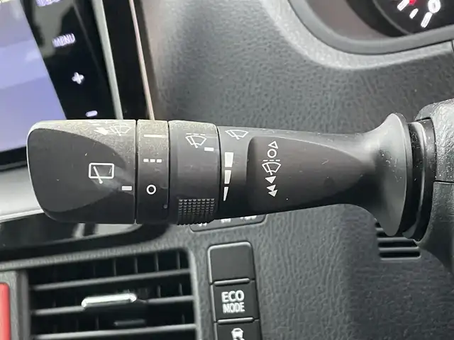 トヨタ ヴォクシー ZS 滋賀県 2017(平29)年 6.9万km ブラック 社外SDナビ/・AM/FM/・CD/DVD/・SD/USB/・Bluetooth/・フルセグTV/バックカメラ/ステアリングスイッチ/革巻きステアリング/USB充電/クルーズコントロール/前方ドライブレコーダー/プリクラッシュセーフティ/レーンディパーチャーアラート/先行車発進告知/オートハイビーム/ETC/オートヘッドライト/LEDヘッドライト/フォグランプ/オートリトラミラー/シートリフター/ドアバイザー/フロアマット/スマートキー×2