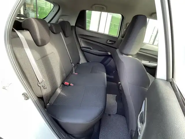 スズキ スイフト XG 道央・札幌 2017(平29)年 12.7万km ピュアホワイトP 4WD/社外CDプレイヤー/FM/AM/CD/AUX/横滑り防止システム/電動格納ミラー/D・N席シートヒーター/社外フロアマット/スマートキー/プッシュスタート