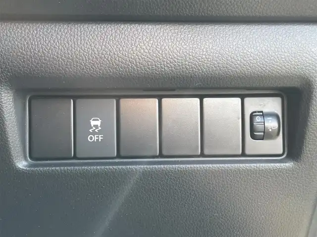 スズキ スイフト XG 道央・札幌 2017(平29)年 12.7万km ピュアホワイトP 4WD/社外CDプレイヤー/FM/AM/CD/AUX/横滑り防止システム/電動格納ミラー/D・N席シートヒーター/社外フロアマット/スマートキー/プッシュスタート