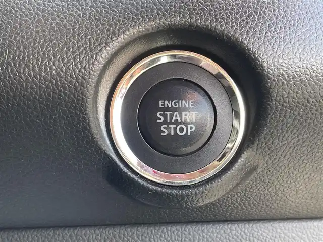 スズキ スイフト XG 道央・札幌 2017(平29)年 12.7万km ピュアホワイトP 4WD/社外CDプレイヤー/FM/AM/CD/AUX/横滑り防止システム/電動格納ミラー/D・N席シートヒーター/社外フロアマット/スマートキー/プッシュスタート
