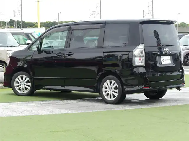 トヨタ ヴォクシー ZS 千葉県 2010(平22)年 7.3万km ブラック 205/60R16/両側パワースライドドア/純正HDDナビ/地デジTV/【DVD/CD再生機能　Bluetooth接続】/バックカメラ/革巻きステアリング/ステアリングスイッチ/パドルシフト/ETC/HID/ウインカーミラー/純正16インチアルミホイル/スマートキー