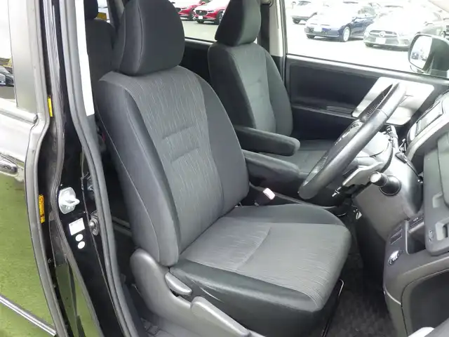 トヨタ ヴォクシー ZS 千葉県 2010(平22)年 7.3万km ブラック 205/60R16/両側パワースライドドア/純正HDDナビ/地デジTV/【DVD/CD再生機能　Bluetooth接続】/バックカメラ/革巻きステアリング/ステアリングスイッチ/パドルシフト/ETC/HID/ウインカーミラー/純正16インチアルミホイル/スマートキー