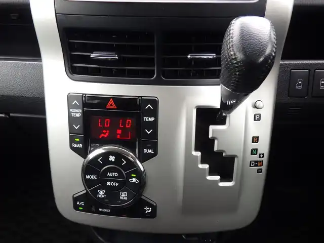 トヨタ ヴォクシー ZS 千葉県 2010(平22)年 7.3万km ブラック 205/60R16/両側パワースライドドア/純正HDDナビ/地デジTV/【DVD/CD再生機能　Bluetooth接続】/バックカメラ/革巻きステアリング/ステアリングスイッチ/パドルシフト/ETC/HID/ウインカーミラー/純正16インチアルミホイル/スマートキー