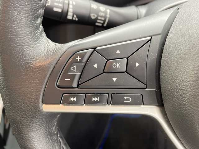 日産 セレナ e－パワー ハイウェイスター V 鹿児島県 2018(平30)年 3.6万km ミントホワイトP 純正SDナビ/(BT/CD/DVD/AM/FM/フルセグTV)/プロパイロット/エマージェンシーブレーキ/アラウンドビューモニター/前後コーナーセンサー/両側パワースライドドア/パーキングアシスト/アイドリングストップ/前方ドライブレコーダー/電動パーキングブレーキ/オートホールド/ETC/純正フリップダウンモニター/ウォークスルー/3列シート/前席シートヒーター/純正15インチアルミホイール/純正フロアマット/純正LEDヘッドライト/保証書/取扱説明書