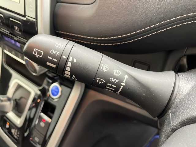 日産 セレナ e－パワー ハイウェイスター V 鹿児島県 2018(平30)年 3.6万km ミントホワイトP 純正SDナビ/(BT/CD/DVD/AM/FM/フルセグTV)/プロパイロット/エマージェンシーブレーキ/アラウンドビューモニター/前後コーナーセンサー/両側パワースライドドア/パーキングアシスト/アイドリングストップ/前方ドライブレコーダー/電動パーキングブレーキ/オートホールド/ETC/純正フリップダウンモニター/ウォークスルー/3列シート/前席シートヒーター/純正15インチアルミホイール/純正フロアマット/純正LEDヘッドライト/保証書/取扱説明書