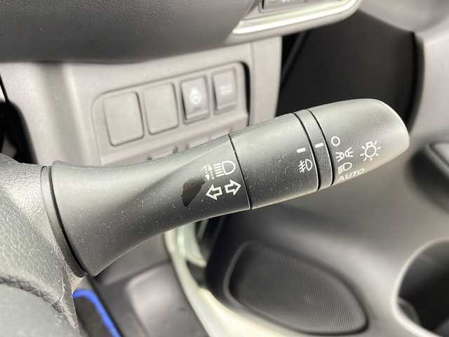 日産 セレナ e－パワー ハイウェイスター V 鹿児島県 2018(平30)年 3.6万km ミントホワイトP 純正SDナビ/(BT/CD/DVD/AM/FM/フルセグTV)/プロパイロット/エマージェンシーブレーキ/アラウンドビューモニター/前後コーナーセンサー/両側パワースライドドア/パーキングアシスト/アイドリングストップ/前方ドライブレコーダー/電動パーキングブレーキ/オートホールド/ETC/純正フリップダウンモニター/ウォークスルー/3列シート/前席シートヒーター/純正15インチアルミホイール/純正フロアマット/純正LEDヘッドライト/保証書/取扱説明書