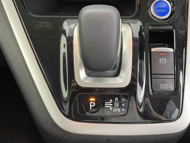 日産 セレナ e－パワー ハイウェイスター V 鹿児島県 2018(平30)年 3.6万km ミントホワイトP 純正SDナビ/(BT/CD/DVD/AM/FM/フルセグTV)/プロパイロット/エマージェンシーブレーキ/アラウンドビューモニター/前後コーナーセンサー/両側パワースライドドア/パーキングアシスト/アイドリングストップ/前方ドライブレコーダー/電動パーキングブレーキ/オートホールド/ETC/純正フリップダウンモニター/ウォークスルー/3列シート/前席シートヒーター/純正15インチアルミホイール/純正フロアマット/純正LEDヘッドライト/保証書/取扱説明書