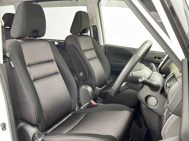 日産 セレナ e－パワー ハイウェイスター V 鹿児島県 2018(平30)年 3.6万km ミントホワイトP 純正SDナビ/(BT/CD/DVD/AM/FM/フルセグTV)/プロパイロット/エマージェンシーブレーキ/アラウンドビューモニター/前後コーナーセンサー/両側パワースライドドア/パーキングアシスト/アイドリングストップ/前方ドライブレコーダー/電動パーキングブレーキ/オートホールド/ETC/純正フリップダウンモニター/ウォークスルー/3列シート/前席シートヒーター/純正15インチアルミホイール/純正フロアマット/純正LEDヘッドライト/保証書/取扱説明書