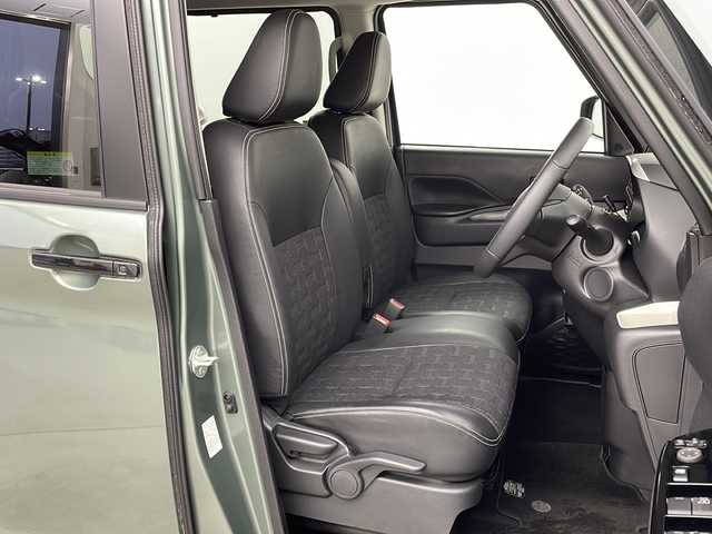 三菱 デリカミニ G プレミアム 新潟県 2024(令6)年 1.2万km 緑Ⅱ 4WD/社外SDナビ【AVIC-R6720】/(CD・DVD・フルセグ・BT・SD・iPod・AUX・FM・AM)/バックカメラ/全方位カメラ/プッシュスタート/ダウンヒルアシスト/両側パワースライドドア/ステアリングヒーター/シートヒーター/LEDヘッドライト/オートライト/ルーフレール/ステアリングスイッチ/社外フロアマット/電格ウィンカーミラー/保証書/取扱説明書