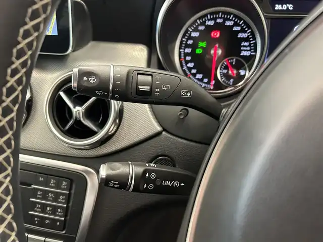 メルセデス・ベンツ ＧＬＡ２２０ 4マチック 岡山県 2018(平30)年 5.1万km ポーラホワイト メルセデス純正コマンドナビ/Ｒカメラ/ＥＳＰ/アクティブセーフティー/アテンションアシスト/ブラインドスポットアシスト/レーンキープアシスト/パワーテールゲート/フットオープナー/レザーシート/ＥＴＣ/ＰＤＣ/ＬＥＤヘッドライト/Ｂｌｕｅｔｏｏｔｈ/アップルカープレイ/アンドロイドオート/フルセグＴＶ/ＵＳＢ/純正18インチアルミ/シートヒーター