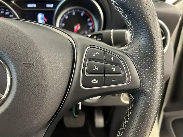 メルセデス・ベンツ ＧＬＡ２２０ 4マチック 岡山県 2018(平30)年 5.1万km ポーラホワイト メルセデス純正コマンドナビ/Ｒカメラ/ＥＳＰ/アクティブセーフティー/アテンションアシスト/ブラインドスポットアシスト/レーンキープアシスト/パワーテールゲート/フットオープナー/レザーシート/ＥＴＣ/ＰＤＣ/ＬＥＤヘッドライト/Ｂｌｕｅｔｏｏｔｈ/アップルカープレイ/アンドロイドオート/フルセグＴＶ/ＵＳＢ/純正18インチアルミ/シートヒーター
