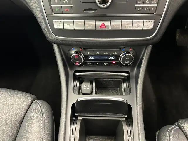 メルセデス・ベンツ ＧＬＡ２２０ 4マチック 岡山県 2018(平30)年 5.1万km ポーラホワイト メルセデス純正コマンドナビ/Ｒカメラ/ＥＳＰ/アクティブセーフティー/アテンションアシスト/ブラインドスポットアシスト/レーンキープアシスト/パワーテールゲート/フットオープナー/レザーシート/ＥＴＣ/ＰＤＣ/ＬＥＤヘッドライト/Ｂｌｕｅｔｏｏｔｈ/アップルカープレイ/アンドロイドオート/フルセグＴＶ/ＵＳＢ/純正18インチアルミ/シートヒーター