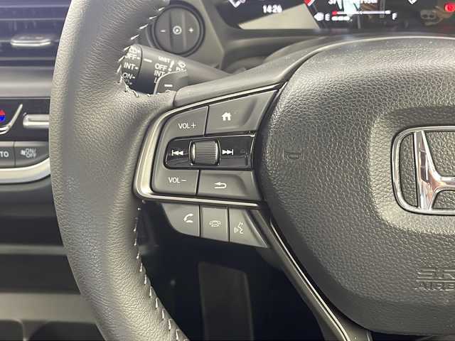 ホンダ ＷＲ－Ｖ Z 栃木県 2024(令6)年 0.3万km プラチナホワイトパール ワンオーナー /9インチ純正メモリナビ (BT/iPod/AppleCarPlay/AndroidAuto/USB/AM/FM)/フルセグTV/ホンダセンシング/・車線維持支援システム（LKAS)/・アダプティブクルーズコントロール/・オートハイビーム/・衝突軽減ブレーキ（CMBS）/・踏み間違い衝突軽減システム/・路外逸脱抑制機能/・歩行者事故低減ステアリング/・先行車発進お知らせ機能/・標識認識機能/・パーキングセンサーシステム/バックカメラ/ETC2.0/LEDヘッドライト/ステアリングスイッチ/パドルシフト/キーレススマートキー/ハーフレザーシート/前後ドライブレコーダー/純正アルミホイール/電動格納ミラー/革巻きステアリング/ドアバイザー/純正フロアマット