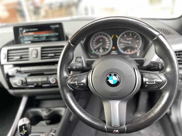 ＢＭＷ １１８ｄ Mスポーツ 岐阜県 2017(平29)年 4.1万km アルピンホワイトⅢ ＨＤＤナビゲーションシステム　/リアビューカメラ　/コーナーセンサー　/クルーズコントロール　/ドライブレコーダー　/オートライト/スペアキー