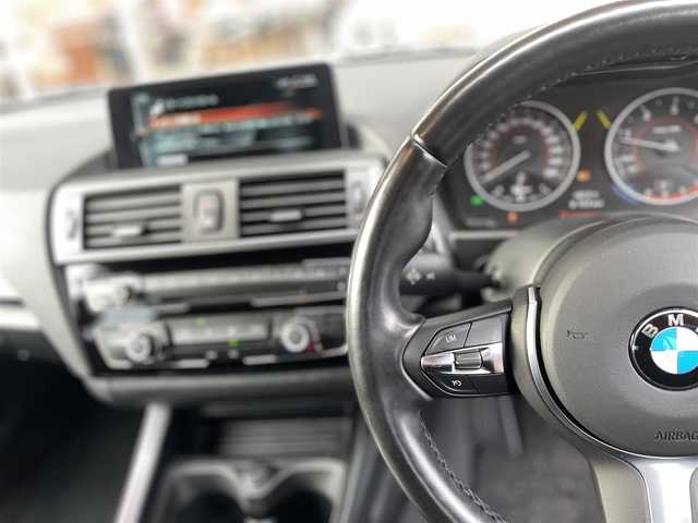 ＢＭＷ １１８ｄ Mスポーツ 岐阜県 2017(平29)年 4.1万km アルピンホワイトⅢ ＨＤＤナビゲーションシステム　/リアビューカメラ　/コーナーセンサー　/クルーズコントロール　/ドライブレコーダー　/オートライト/スペアキー