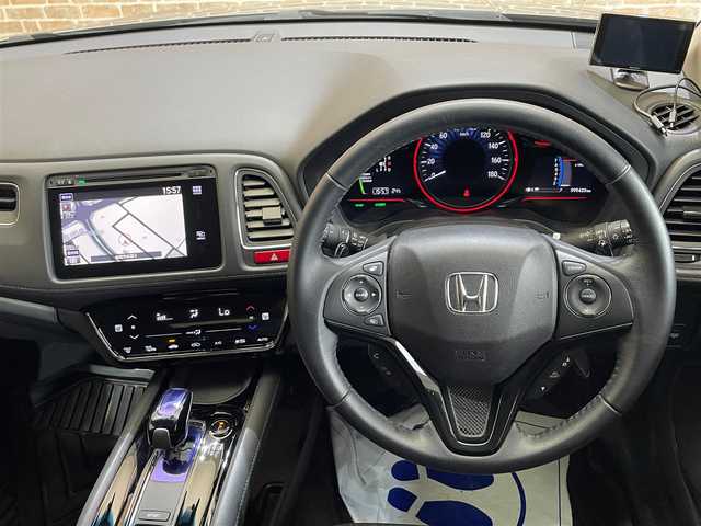 ホンダ ヴェゼル ハイブリッド X Lパッケージ 岩手県 2015(平27)年 9.6万km ティンテッドシルバーM ワンオーナー/４WD/ルーフレール/クルーズコントロール/パドルシフト/シティブレーキアクティブシステム/横滑り防止装置/オートブレーキホールド/シートヒーター/チップアップリヤシート/熱線入りフロントウインドウ/ヒーテッドドアミラー/純正ナビ/フルセグTV/HDMI入力/ステアリングスイッチ/バックカメラ/ドライブレコーダー/ETC/LEDヘッドライト/純正17インチアルミホイール