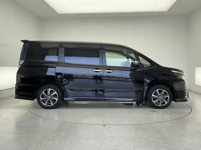 トヨタ ヴォクシー ZS 煌Ⅱ 千葉県 2020(令2)年 3.5万km ブラック 禁煙車/アルパインナビ/AM/FM/CD/DVD/SD/USB/BT/HDMI/フルセグTV/両側パワースライドドア/フリップダウンモニター/クルーズコントロール/トヨタセーフティセンス/プリクラッシュセーフティ/レーンキープアシスト/パーキングサポートブレーキ/先行車発進告知/LEDヘッドライト/ステアリングスイッチ/サンシェード