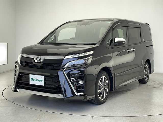 トヨタ ヴォクシー ZS 煌Ⅱ 千葉県 2020(令2)年 3.5万km ブラック 禁煙車/アルパインナビ/AM/FM/CD/DVD/SD/USB/BT/HDMI/フルセグTV/両側パワースライドドア/フリップダウンモニター/クルーズコントロール/トヨタセーフティセンス/プリクラッシュセーフティ/レーンキープアシスト/パーキングサポートブレーキ/先行車発進告知/LEDヘッドライト/ステアリングスイッチ/サンシェード
