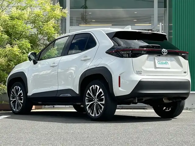 トヨタ ヤリスクロス ハイブリッド Z 岡山県 2022(令4)年 4.4万km ホワイトパールクリスタルシャイン 純正8インチディスプレイオーディオ/フルセグTV、Bluetooth、AM、FM、/Android Auto、Apple Carplay/バックカメラ/パワーバックドア/ブラインドスポットモニター/トヨタセーフティセンス/・プリクラッシュセーフティ/・レーントレーシングアシスト/・レーンディパーチャーアラート/・レーダークルーズコントロール/・オートマチックハイビーム/・ロードサインアシスト/パーキングサポートブレーキ/前席シートヒーター/運転席パワーシート/前後ドライブレコーダー　SN-TW71/前後コーナーセンサー/ビルトインETC