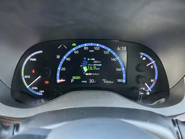 トヨタ ヤリスクロス ハイブリッド Z 岡山県 2022(令4)年 4.4万km ホワイトパールクリスタルシャイン 純正8インチディスプレイオーディオ/フルセグTV、Bluetooth、AM、FM、/Android Auto、Apple Carplay/バックカメラ/パワーバックドア/ブラインドスポットモニター/トヨタセーフティセンス/・プリクラッシュセーフティ/・レーントレーシングアシスト/・レーンディパーチャーアラート/・レーダークルーズコントロール/・オートマチックハイビーム/・ロードサインアシスト/パーキングサポートブレーキ/前席シートヒーター/運転席パワーシート/前後ドライブレコーダー　SN-TW71/前後コーナーセンサー/ビルトインETC